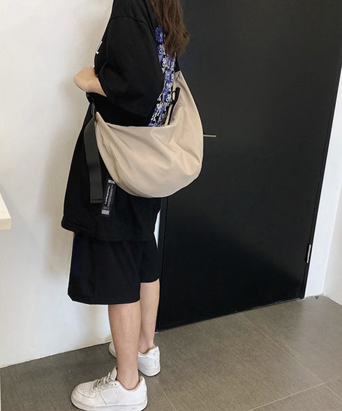 ワンショルダーバッグ大容量 ユニセックス カジュアル ショルダーバッグ 斜め掛け かばん 男女兼用 肩掛けカバン 軽い 通学バッグ シンプル ナイロンバッグ 旅行 88CXH-098